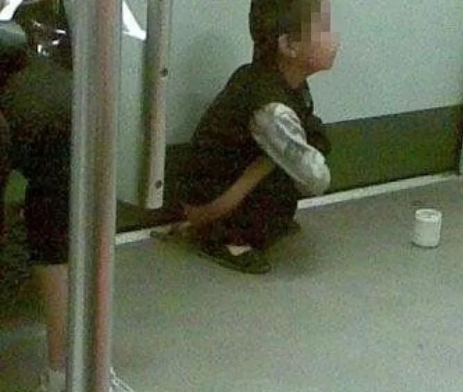 为什么地铁里面很臭,夏天的地铁