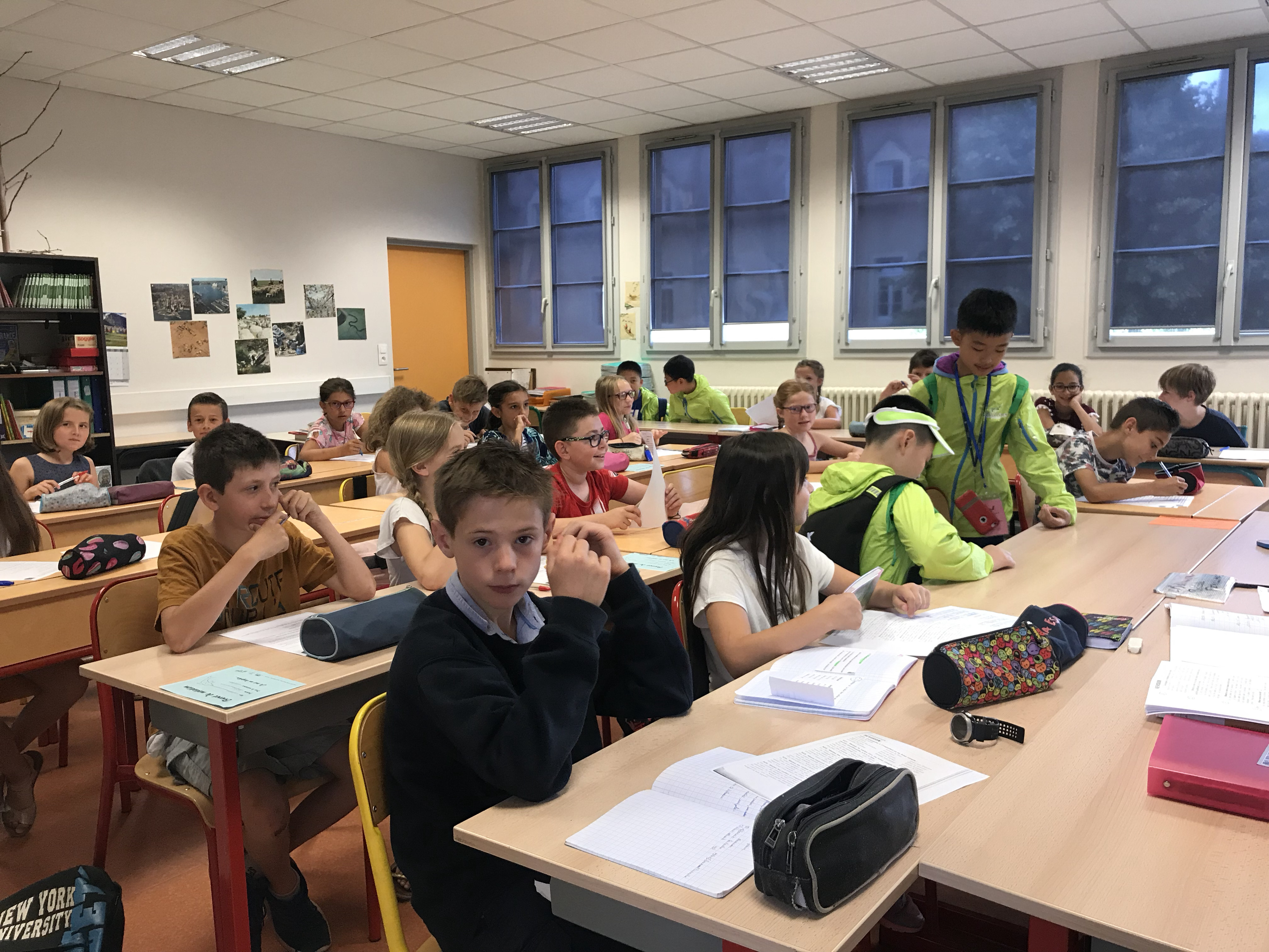 红遍整个欧坦市的草小西区学子，了解一下