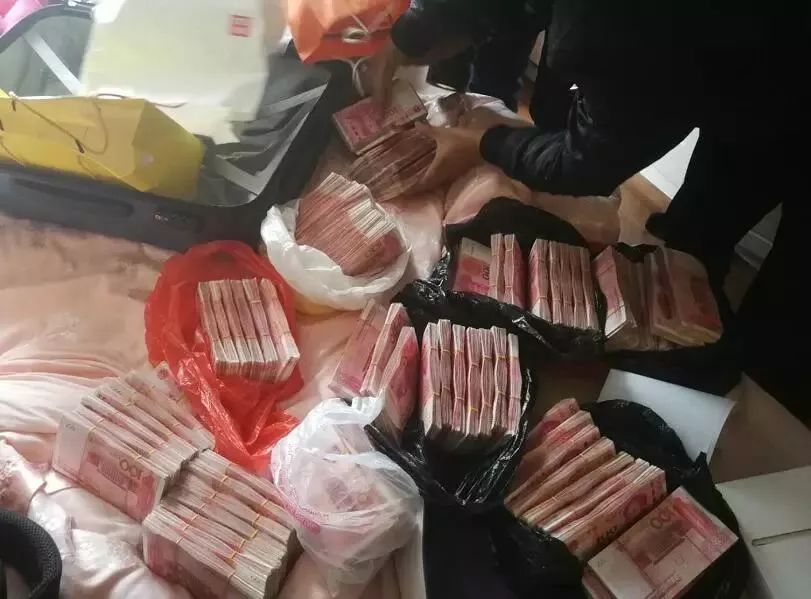 男子卖小视频获利400多万,出售淫秽小视频什么罪