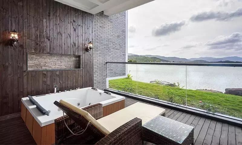 这座跟着周杰伦空降热搜的杨梅味小城,休渔期也能让你吃得满嘴鲜