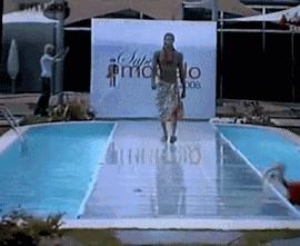 t台走秀尴尬摔倒,t台摔倒合集