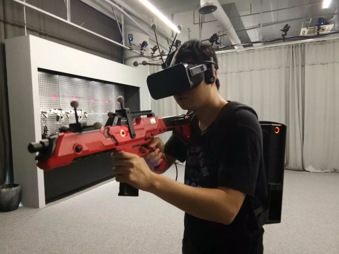 室外vr真人吃鸡俱乐部,在vr里玩吃鸡