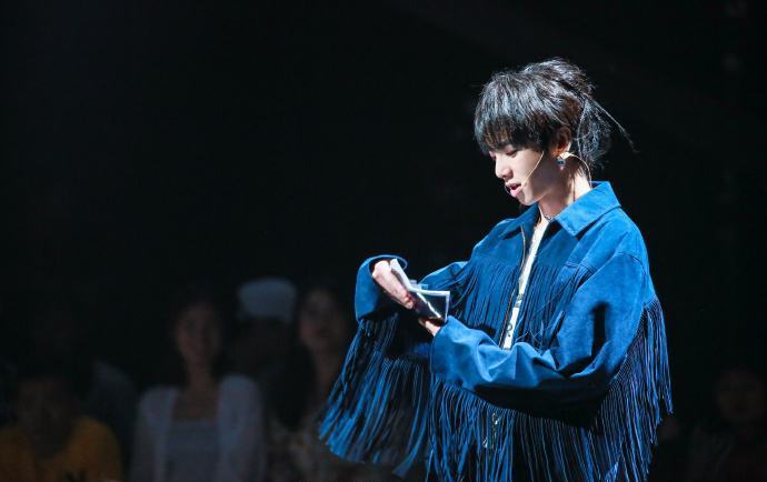 华晨宇吴青峰李宇春我只在乎你,明日之子2华晨宇vs吴青峰谁赢了