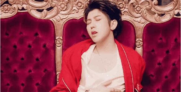 中国男性正走向女性化,中国男人引体向上