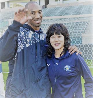 签约大巴黎的内马尔师妹王霜！随风飘荡：铿锵玫瑰们的留洋之路