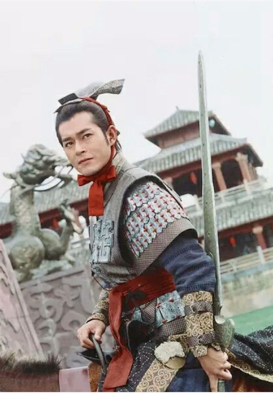 被搬上荧幕的小说,媚者无疆是神还原,寻秦记最成功,它尺度超大