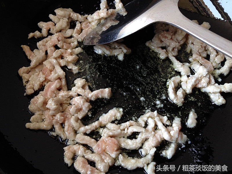 家里的不粘锅铁锅炒菜粘锅怎么办,铁锅粘锅用什么办法不粘锅