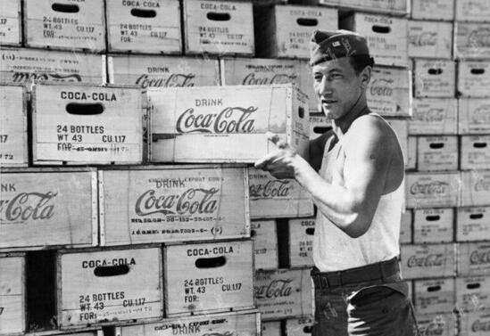 二战时，美军的单兵口粮有多“奢侈”？可口可乐一年喝掉10亿多瓶