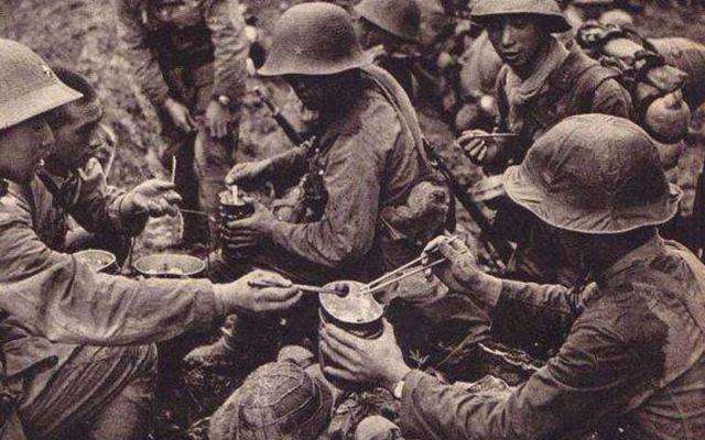 二战时，美军的单兵口粮有多“奢侈”？可口可乐一年喝掉10亿多瓶