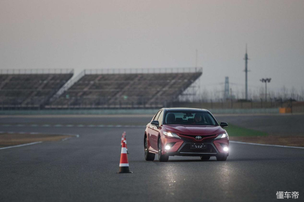 全新凯美瑞是哪一代,凯美瑞2022款全新混动换代升级