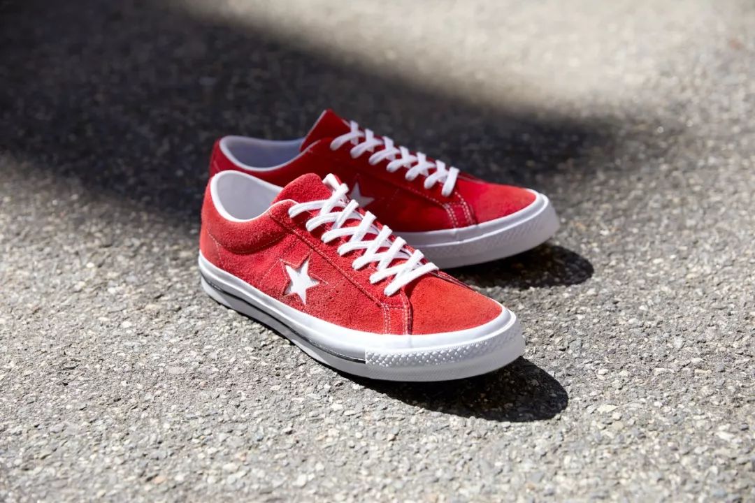 鞋圈娴妃Converse复宠了，麦莉甜茶美渣纷纷上脚！