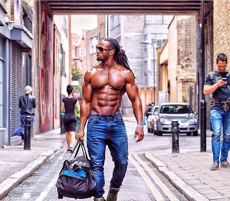 做什么动作才可以让自己变得强壮,如何快速让自己变得强壮