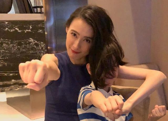 被有钱人占尽便宜的7大女星，许晴上榜，最后一个就像是“玩物”