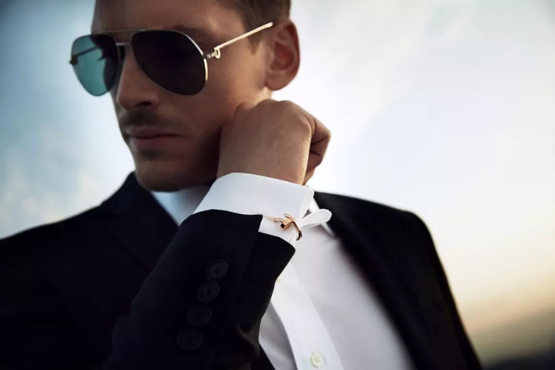 卡地亚手镯钉子和经典款对比,卡地亚钉子手镯保值吗