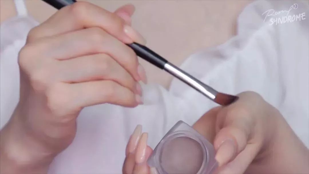 pony推荐精致眼妆,pony妆容夏日度假