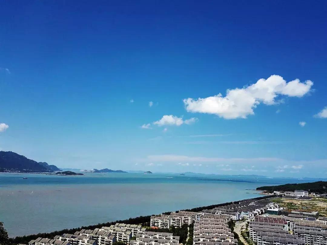 8月飞机票通常最低几折,八月北京到新疆机票价格