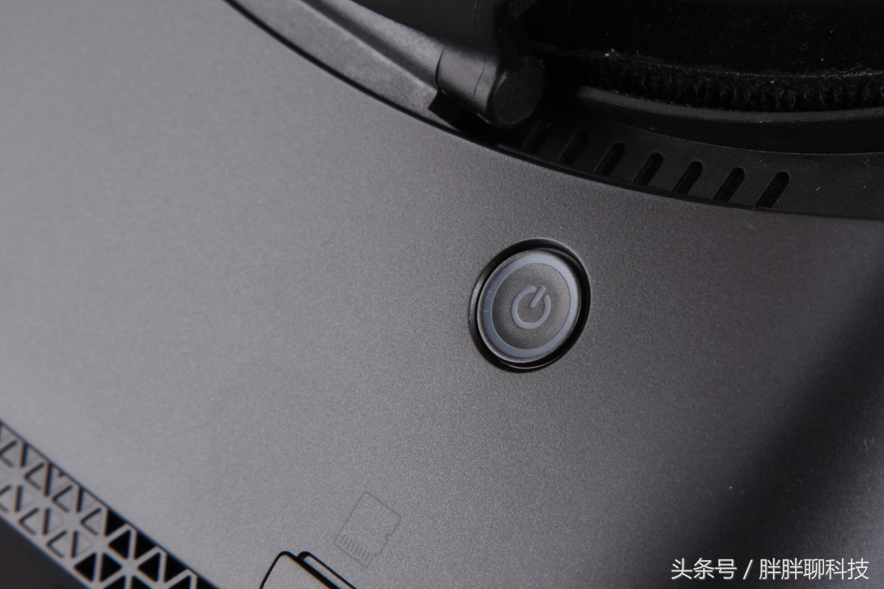 致未来的我们：爱奇艺奇遇IIVR一体机体验，真正的影院般体验！