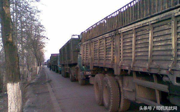 那一夜，差点被冻死在驾驶室，老司机讲述40年卡车生涯