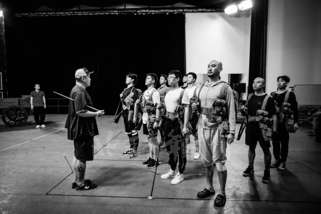 我采访了“马头”、“马前腿”和“马后腿”｜《战马》幕后