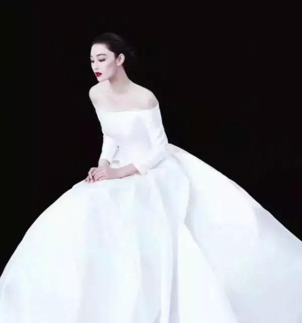 张馨予老公何捷童年照曝光,张馨予老公何捷多大年龄了