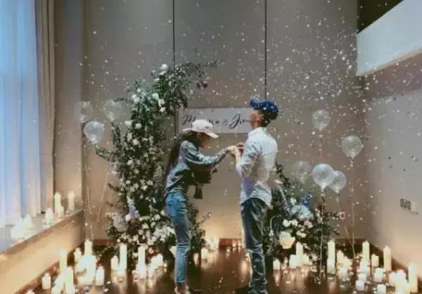 张馨予老公何捷童年照曝光,张馨予老公何捷多大年龄了