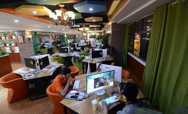 大学，自己买的电脑放着不用却去网吧抢位子，原因你可能不信