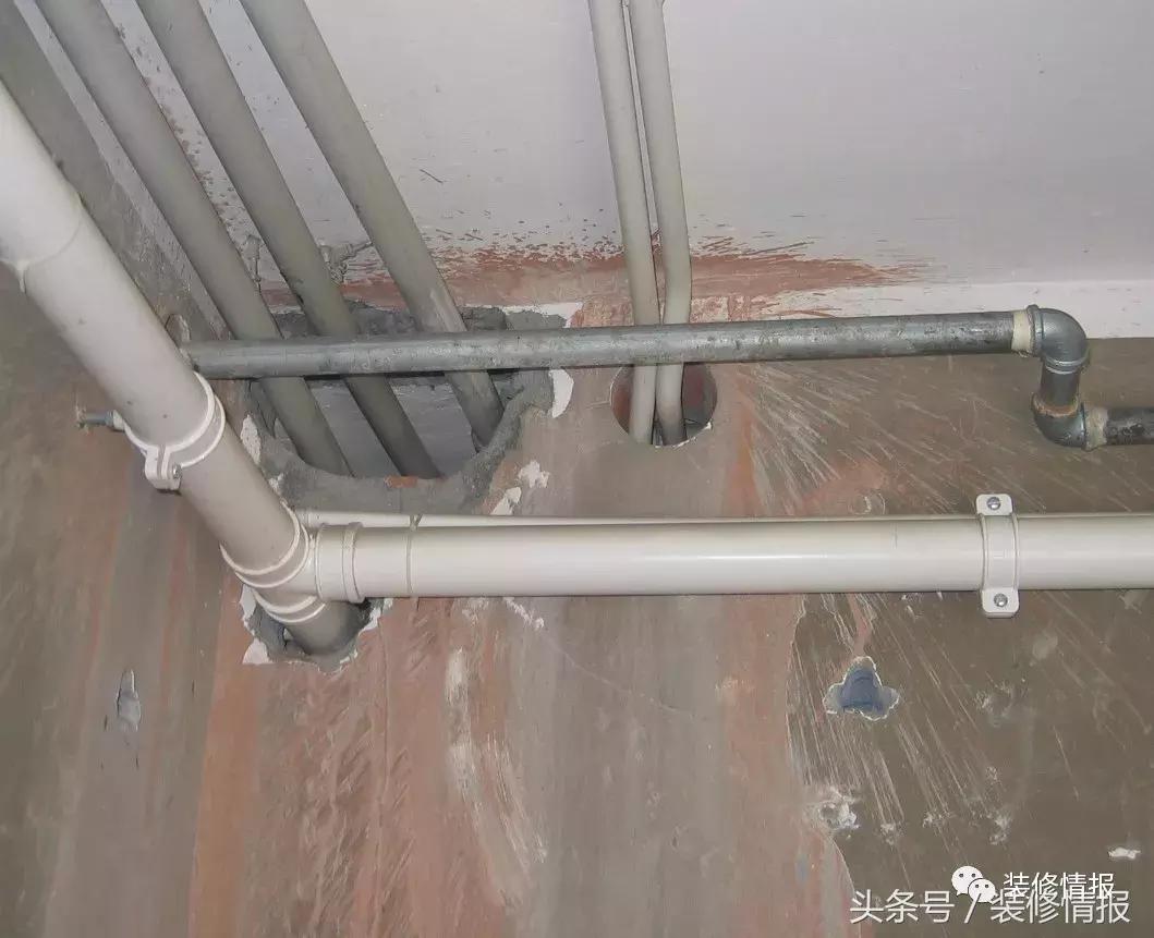 铺完瓷砖不是特别平整,瓷砖铺贴有一点点高低不平