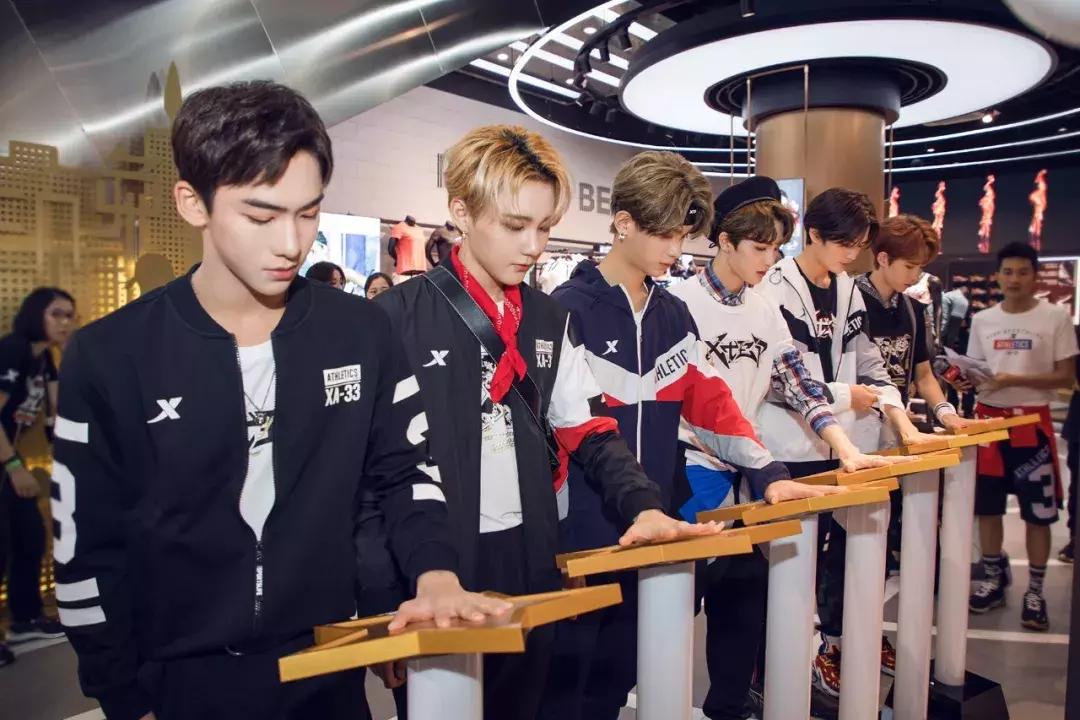 乐华七子久违的合体,乐华七子西装