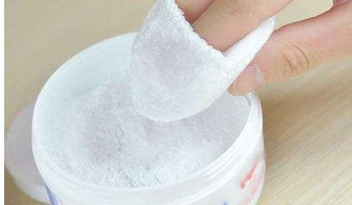 宝宝长痱子用花露水吗,宝宝长痱子用炉甘石反而更严重了