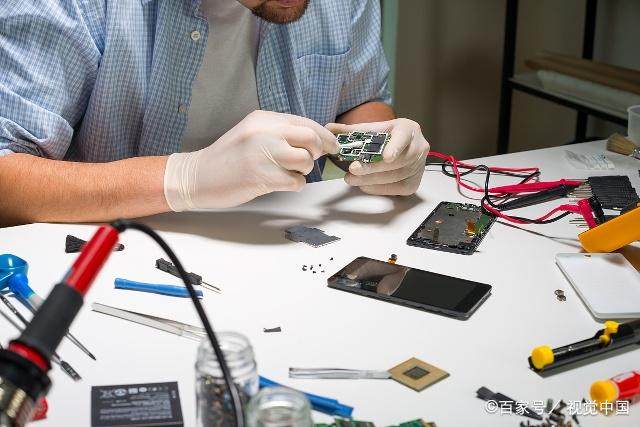 手机进水拿吹风机吹后开不起机,手机进水用吹风机怎样才能打开