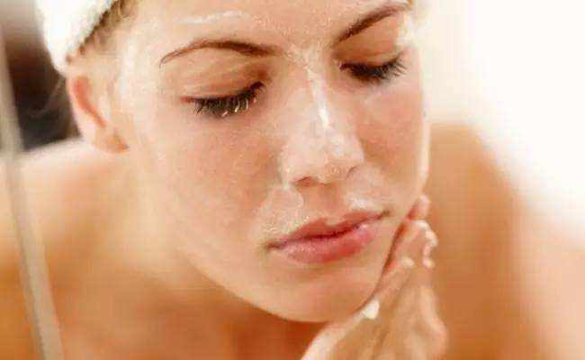 脸上螨虫过多，皮肤粗糙暗黄怎么办？