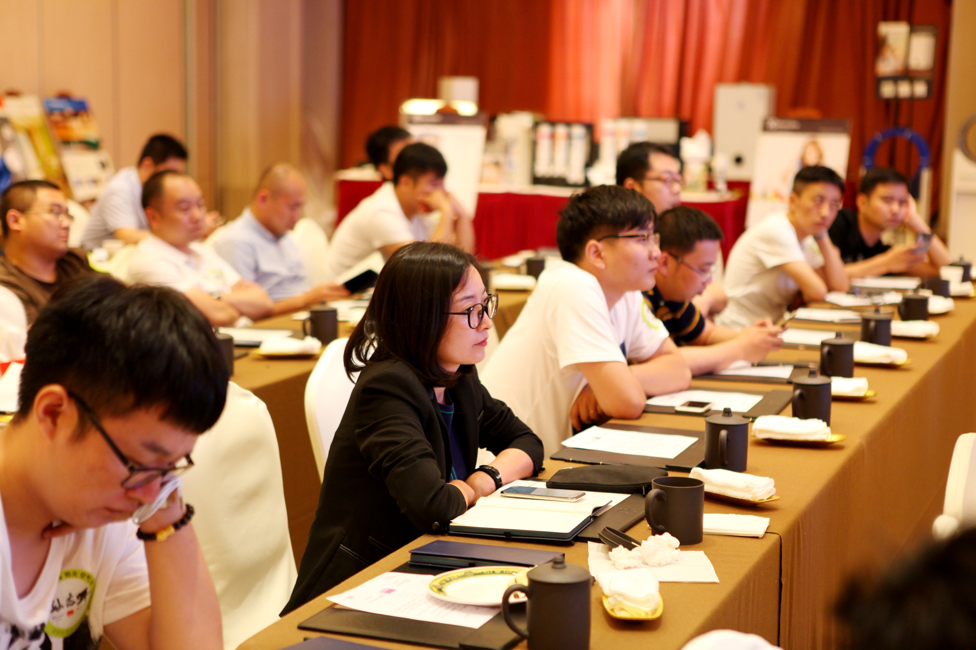 太skr，曼瑞德聘请十位“超级服务员”专门做这件事！