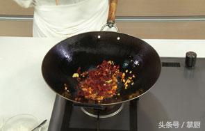 蛏子肉的家常做法爆炒需要焯水么,蛏子肉的家常做法爆炒搭配什么菜