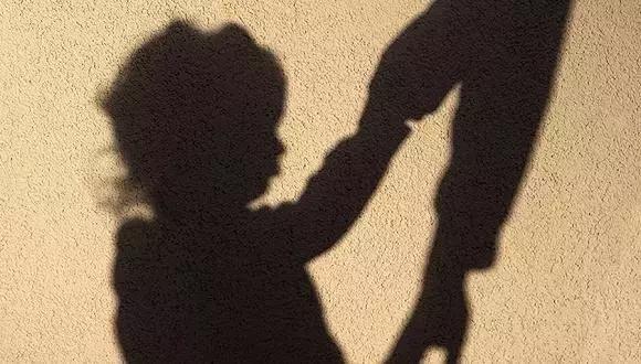 “妈妈,求你了,我不想去……”男老师对女孩子竟然做出这种事!