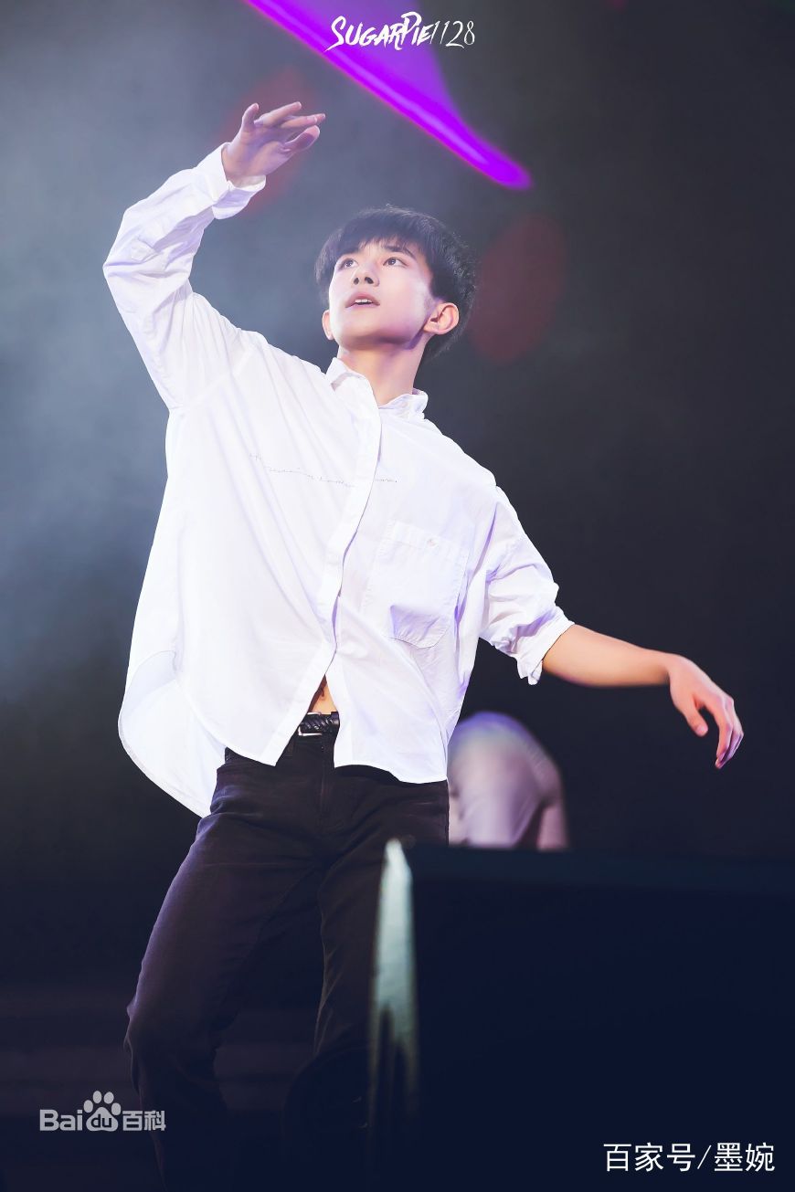 易烊千玺热舞神场面,易烊千玺唱歌跳舞完整版