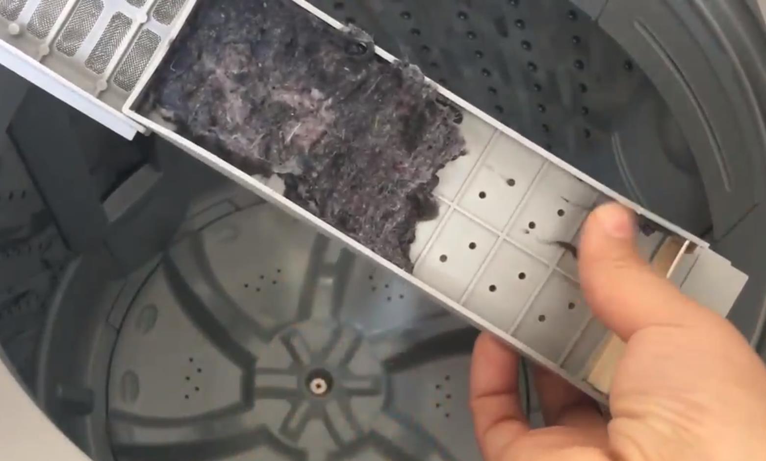 洗衣机比马桶脏100倍，婆婆不信，师傅拆开洗衣机，恶心惨了