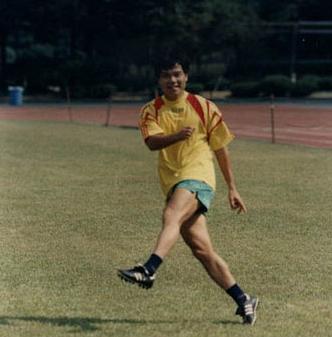 容志行的最佳搭档，二十年前放下教鞭，至今不悔离开中国足球