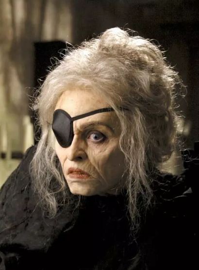 爱丽丝梦游仙境红皇后电影完整版,爱丽丝梦游仙境的电影总结