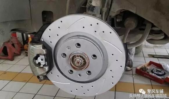 刹车越踩越软怎么回事,刹车越踩越软什么原因