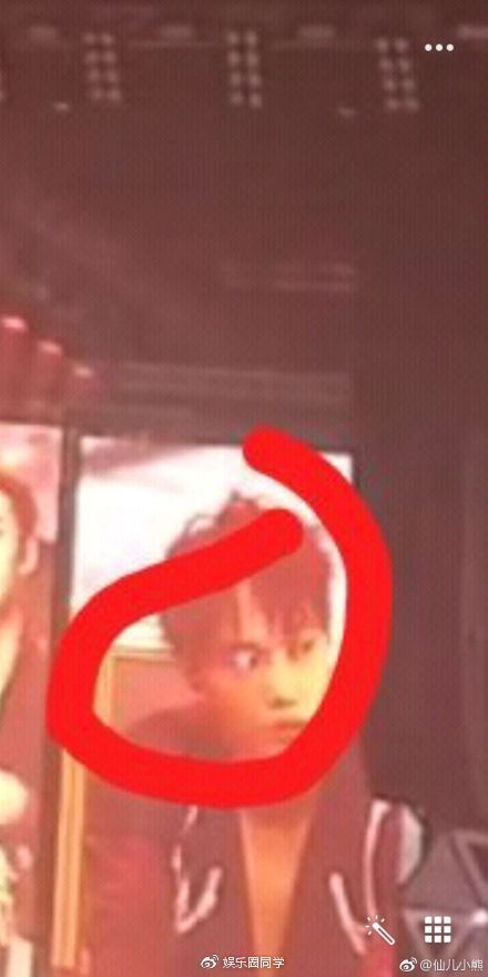 exo爱丽六周年演唱会,为什么exo演唱会爱丽棒会自动变色