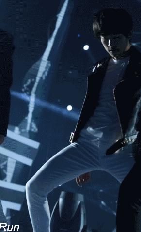 易烊千玺节目被选手diss,易烊千玺和蔡徐坤同框