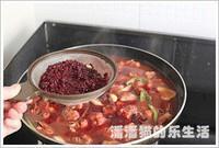 糖醋小排是道江浙名菜，甜酸口儿可以热着吃，可以放凉了当凉菜吃