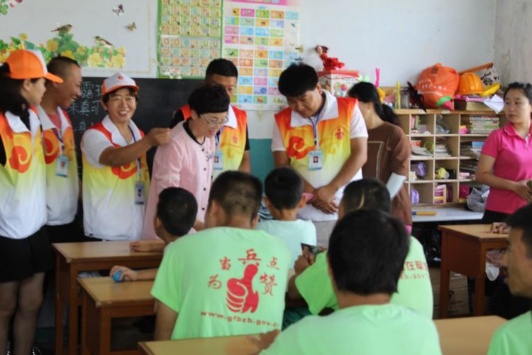 关爱聋哑伴智力障碍儿童,关爱残疾孩子