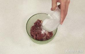 菠萝炒牛肉的正确方法,半个菠萝牛肋条