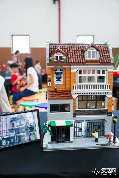 齐聚百名玩家的乐高作品展看高手们拼出一个未来世界