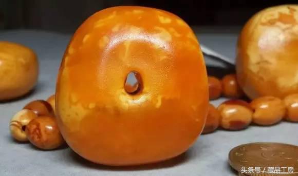 蜜蜡怎么突然裂了,蜜蜡没磕没碰居然裂了为啥呢