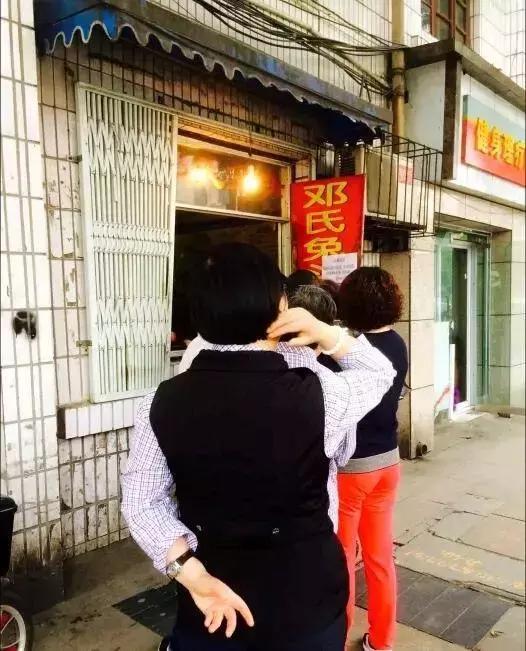 一天卖几千只的兔子,一天卖出1000只鸡