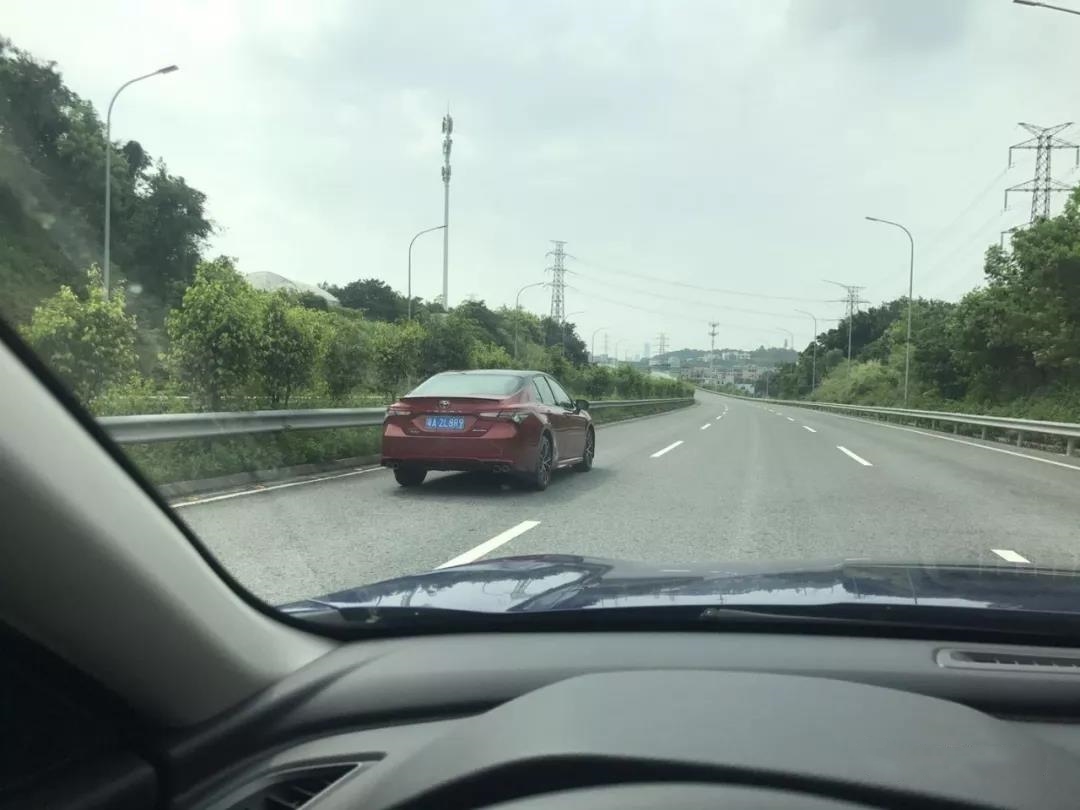 为什么有些人开车很让人讨厌,新手开车老是害怕撞到绿化带