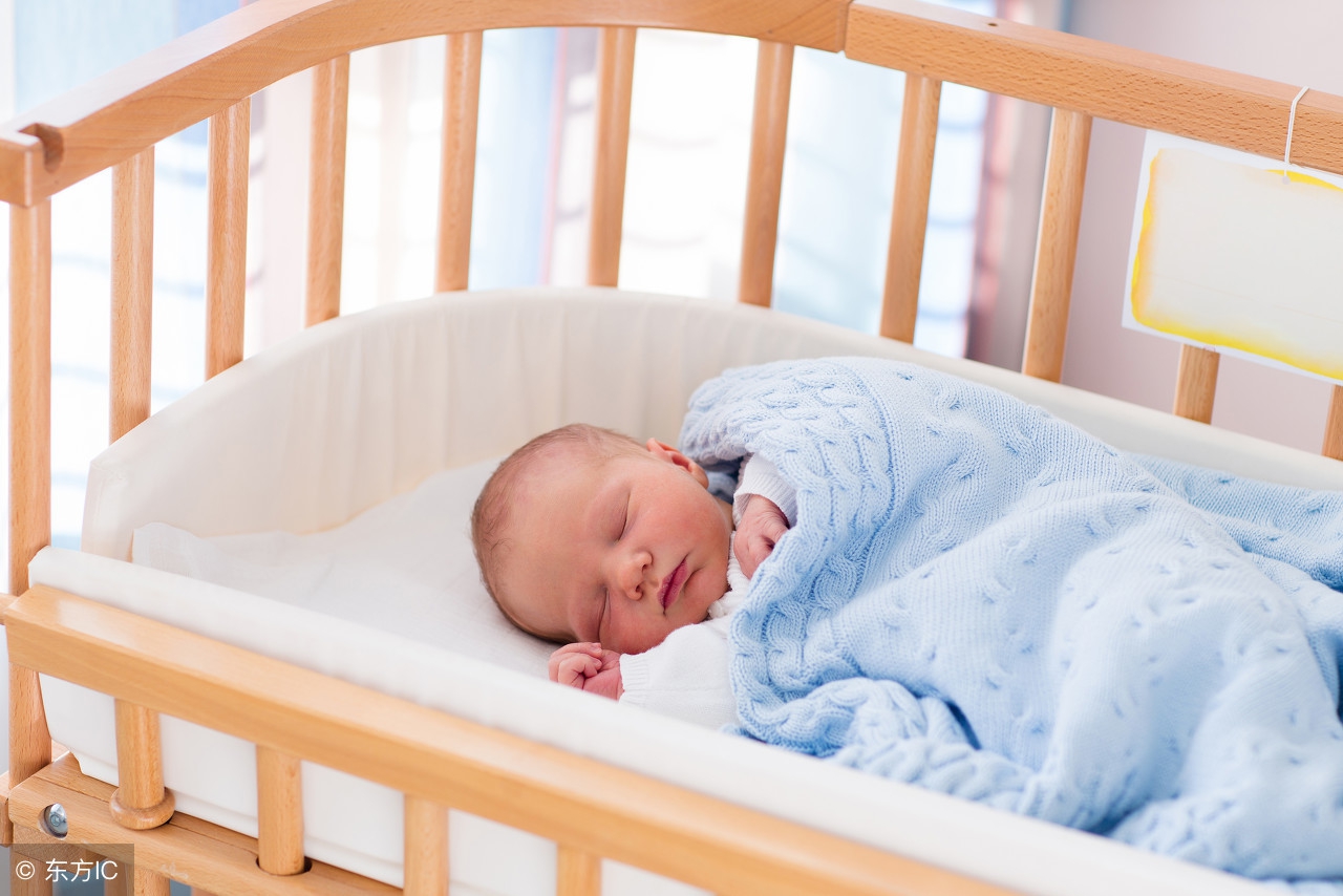 宝宝意外坠落怎么办,宝宝掉床后如何判断掉床姿势