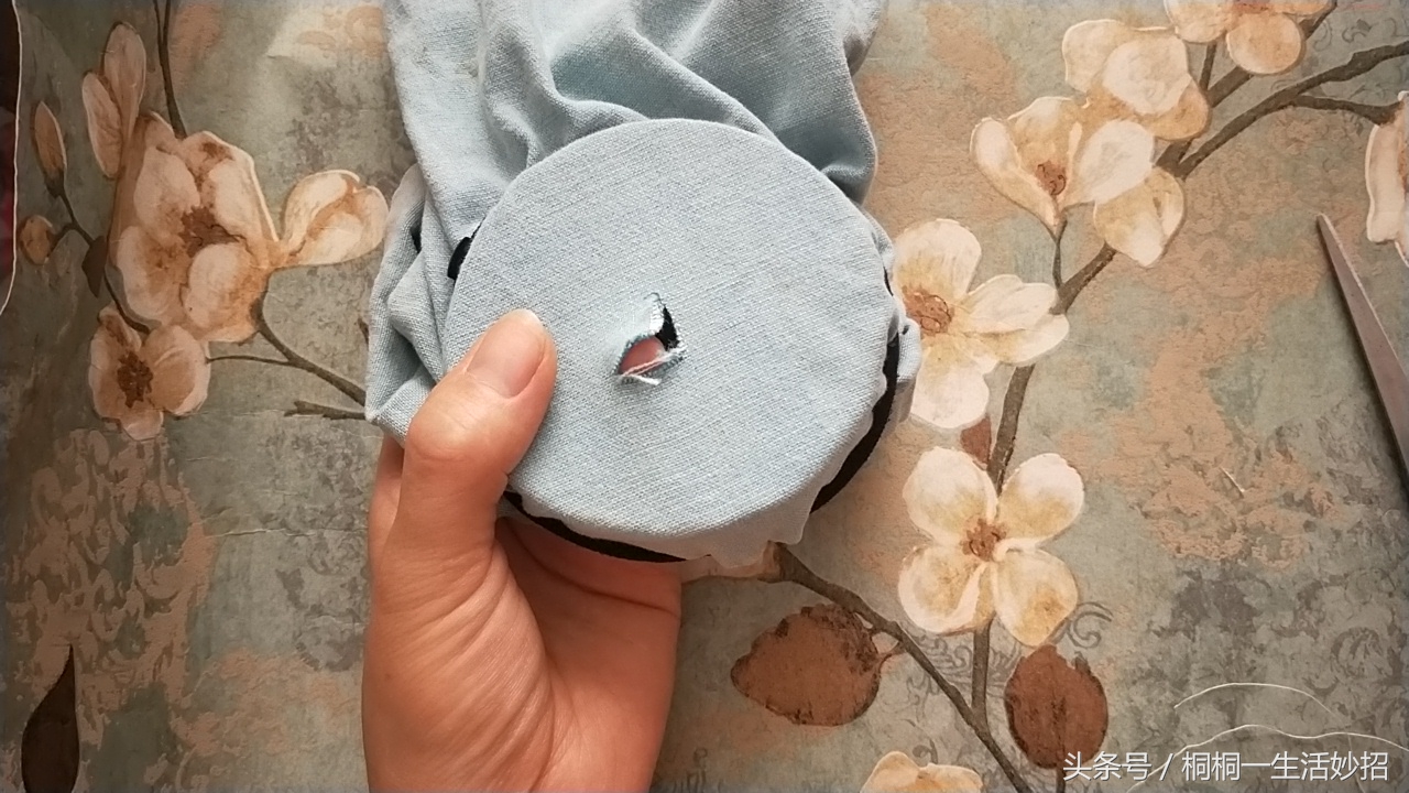 三角口子的手工织补,衣服破三角口子怎么缝补